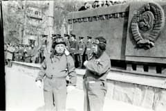 Нижний Тагил. 9 мая 1985 г. Танк участвовал в параде впервые. Со Знаменем Государственного Комитета Обороны катался. В 1985 г был юбилей ВОВ.