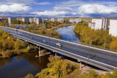 Нижний Тагил. Мост через реку Тагил по ул. Космонавтов (Олимпийский), соединяющий два жилых района Выю и Красный Камень. Запушен в 1980 г.