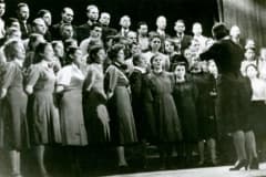 Знаменитая хоровая капелла УВЗ организована в июле 1942 года. В 1946 г. все участники капеллы были награждены медалями «За доблестный труд в Великой Отечественной войне 1941-1945 гг.». Архив ГАСО.