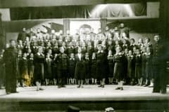 Знаменитая хоровая капелла УВЗ организована в июле 1942 года. В 1946 г. все участники капеллы были награждены медалями «За доблестный труд в Великой Отечественной войне 1941-1945 гг.». Архив ГАСО.