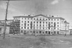 Нижний Тагил. Выя. Перекресток ул, Фрунзе - Космонавтов №32, 1950 - е гг. Архив "Государственный научно-исследовательский музей архитектуры имени А.В. Щусева"