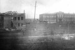 Нижний Тагил. Горный техникум. Первая мировая война (1914-1918 годы), затем Гражданская война. В новом здании училища размещались казармы 4-й роты телеграфно-телефонного дивизиона и тифозный изолятор. позже в результате пожара пострадала кровля. После ремонта, летом 1920 года училище возобновило свою деятельность.